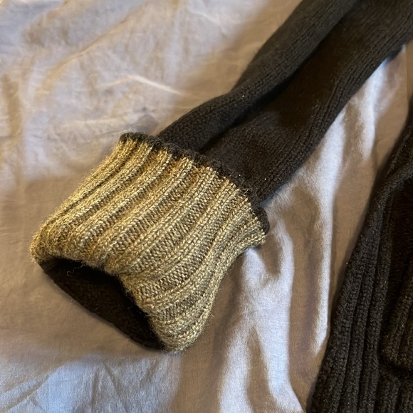 Vince 2 Tone Sweater - Size: S - Picture 6 of 14